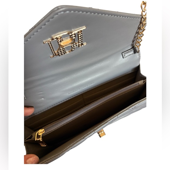 NWT Badgley Mischka Gray Quilted Crossbody Bag with Gold Chain & Studs - Picture 6 of 9